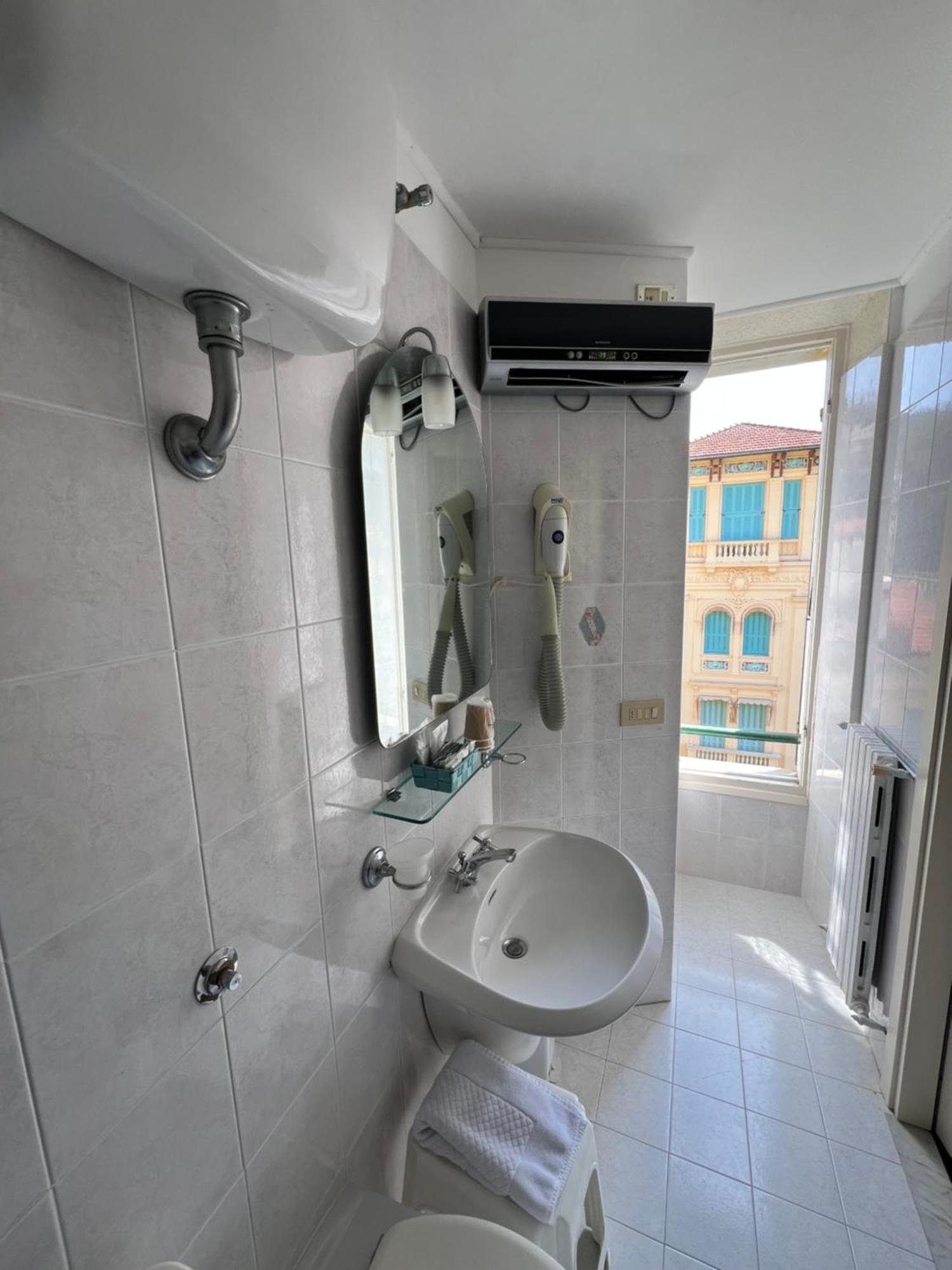 Petit Royal Hotel 3*