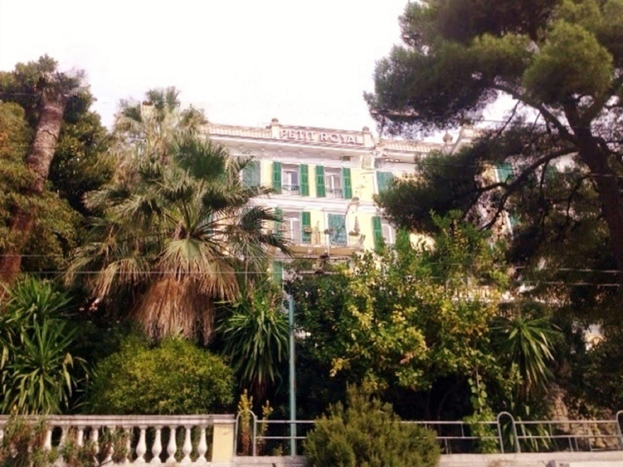 Petit Royal Hotel 3*